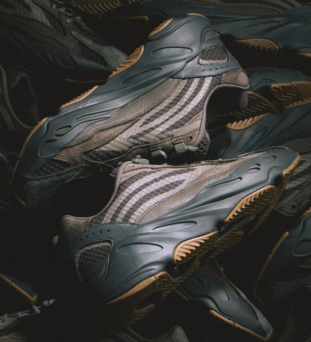 ADIDAS YEEZY BOOST 700 V2